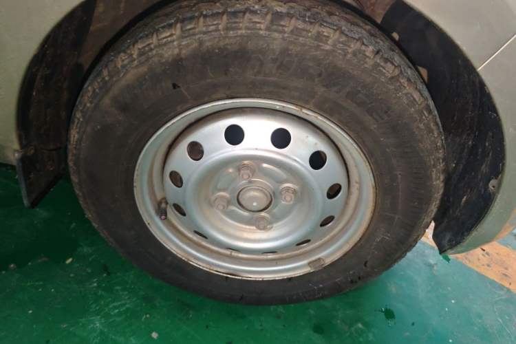 Used Wuling Rongguang V 2018 1.5L Practical Version Right Front Wheel Hub