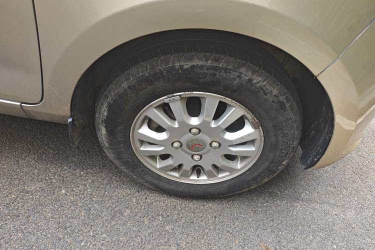 Used Wuling Rongguang V 2018 1.5L Standard Version Right Front Wheel Hub