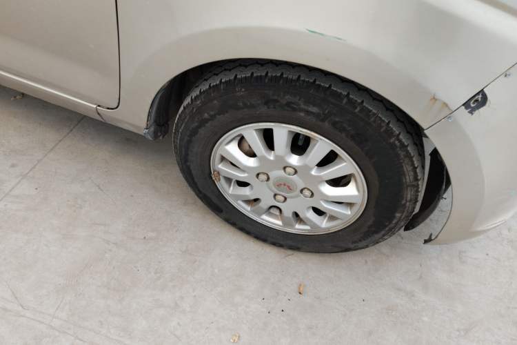 Used Wuling Rongguang V 2018 1.5L Standard Version Right Front Wheel Hub
