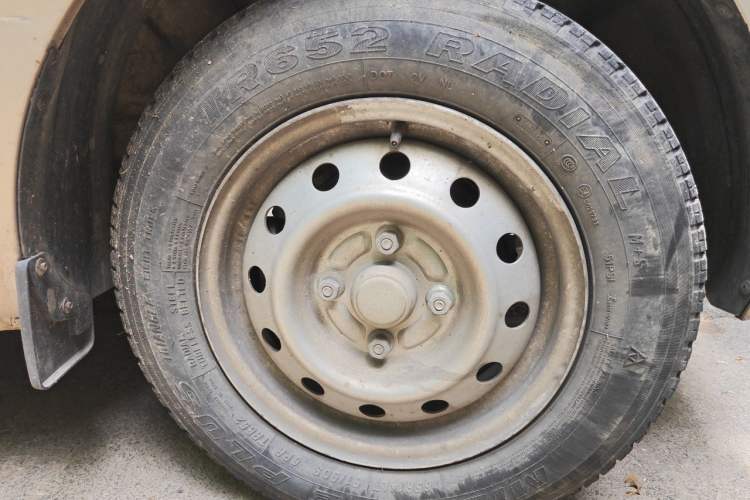Used Wuling Rongguang V 2018 1.2L Practical Model Right Front Wheel Hub