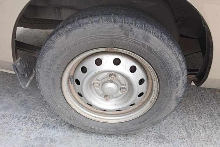 Used Wuling Rongguang V 2018 1.5L Practical Version Right Rear Wheel Hub