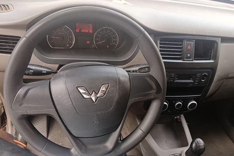 Used Wuling Rongguang V 2018 1.5L Practical Version Steering Wheel