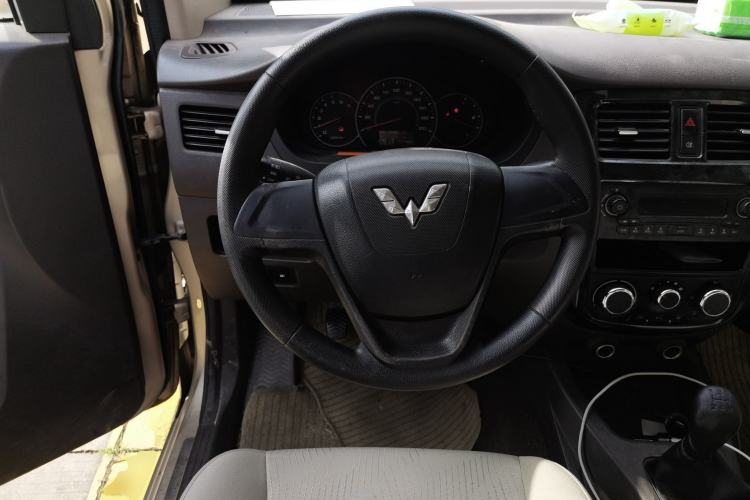 Used Wuling Rongguang V 2018 1.5L Practical Version Steering Wheel