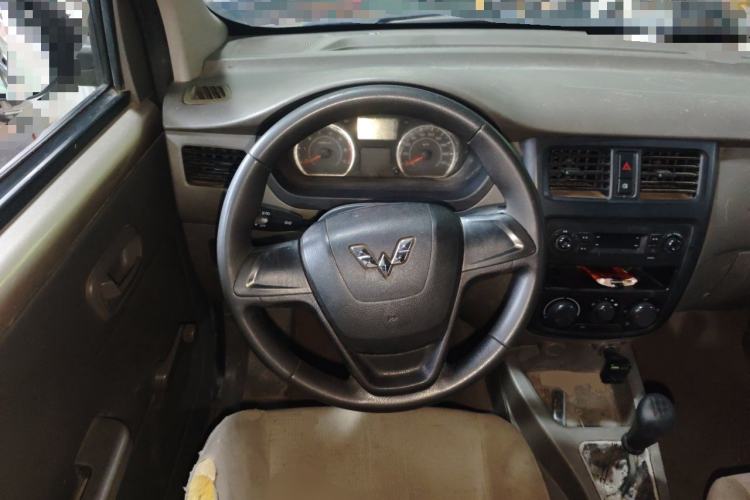 Used Wuling Rongguang V 2018 1.5L Practical Version Steering Wheel