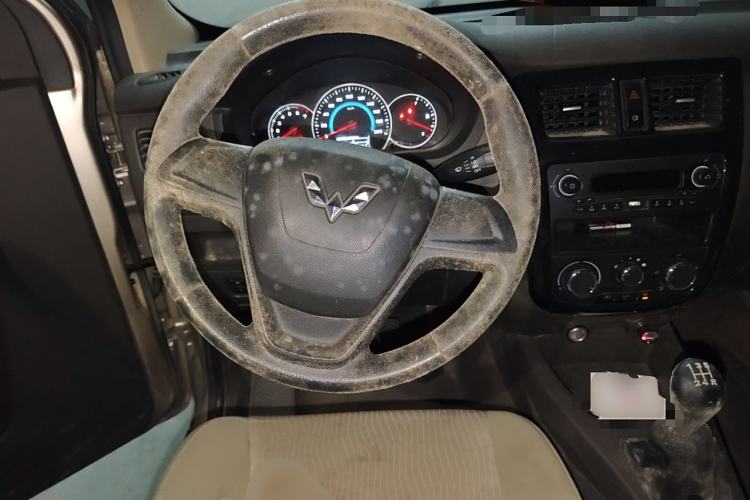 Used Wuling Rongguang V 2018 1.5L Practical Version Steering Wheel