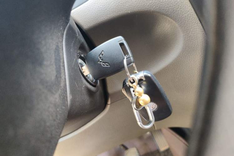 Used Wuling Rongguang V 2018 1.5L Practical Version Vehicle Key