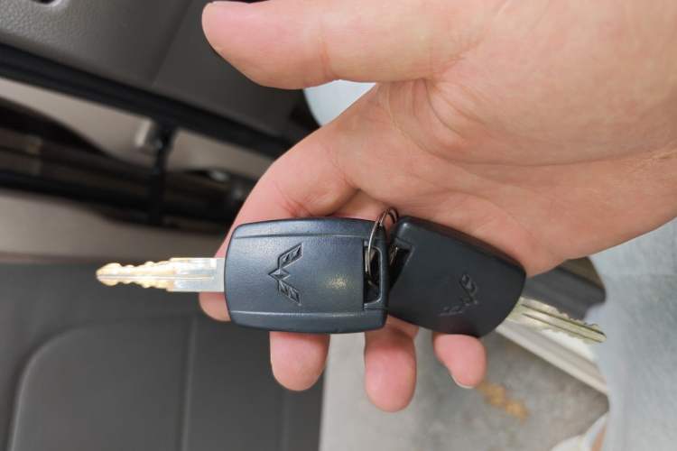 Used Wuling Rongguang V 2018 1.2L Practical Model Vehicle Key