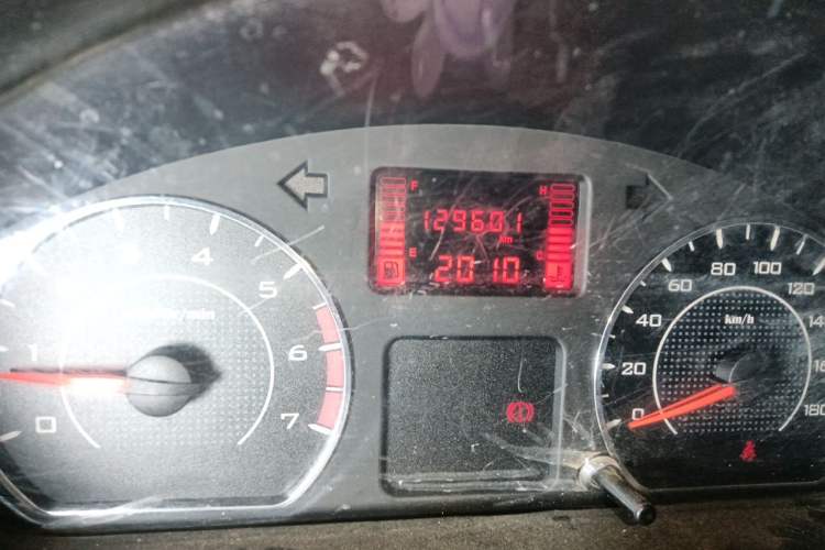 Used Wuling Rongguang V 2018 1.2L Practical Model Odometer Close Up