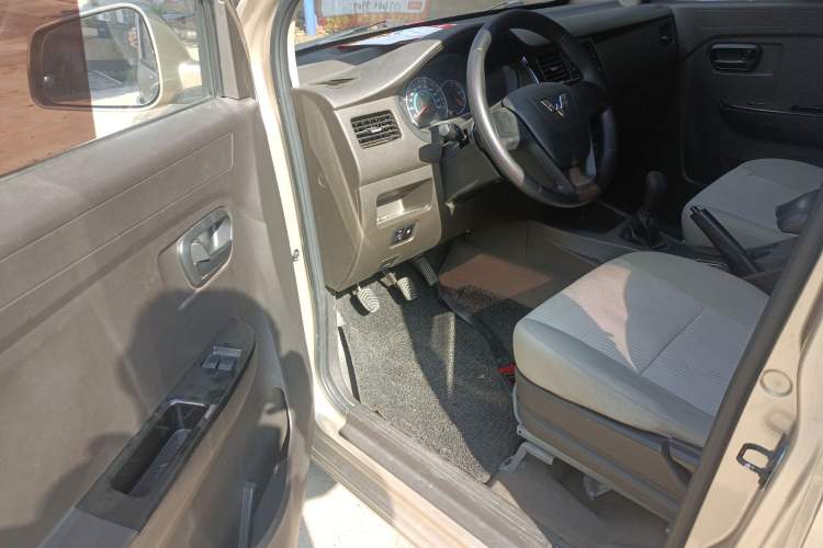 Used Wuling Rongguang V 2018 1.2L Standard Model Driver Seat