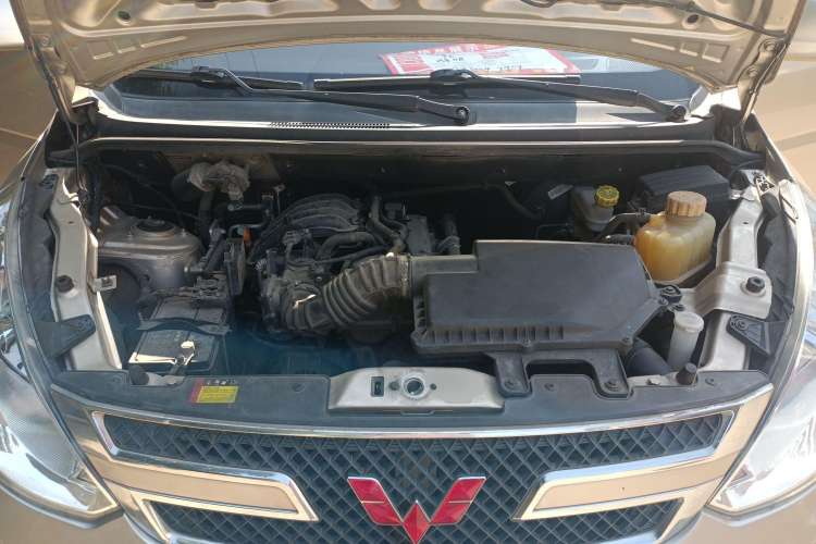 Used Wuling Rongguang V 2018 1.2L Standard Model Engine Bay