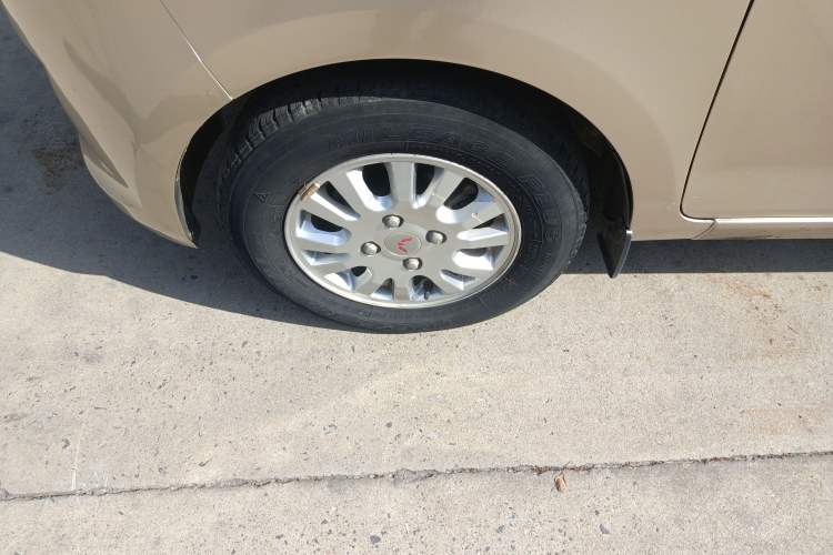 Used Wuling Rongguang V 2018 1.2L Standard Model Left Front Wheel Hub