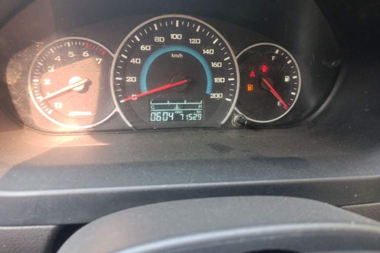 Used Wuling Rongguang V 2018 1.2L Standard Model Odometer Close Up