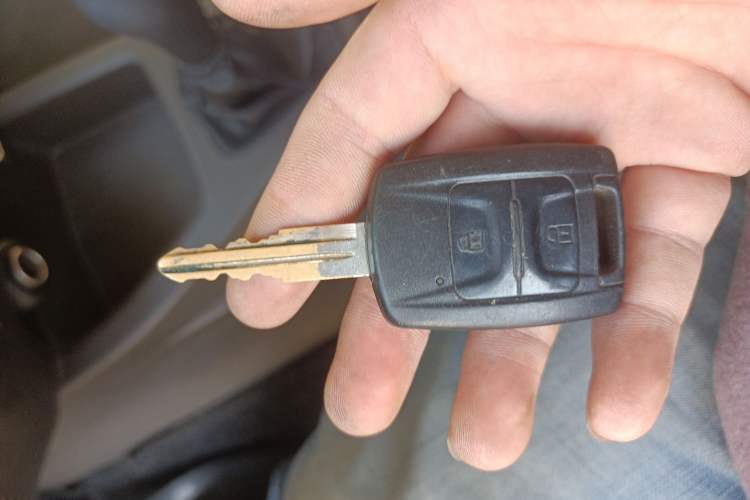 Used Wuling Rongguang V 2018 1.2L Standard Model Vehicle Key