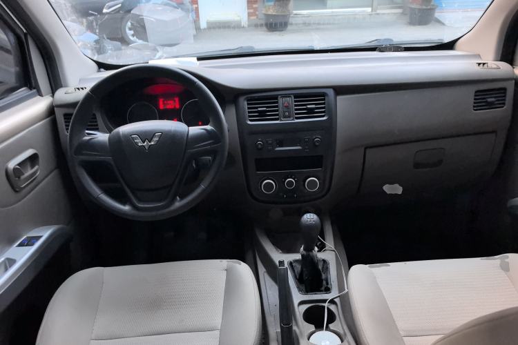 Used Wuling Rongguang V 2018 1.5L Practical Version Center Console