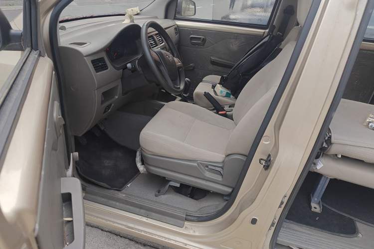 Used Wuling Rongguang V 2018 1.5L Practical Version Driver Seat
