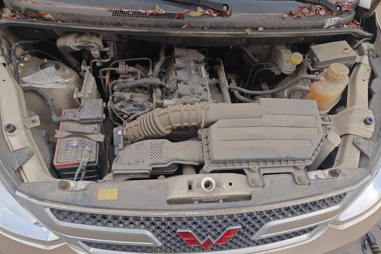 Used Wuling Rongguang V 2018 1.5L Practical Version Engine Bay
