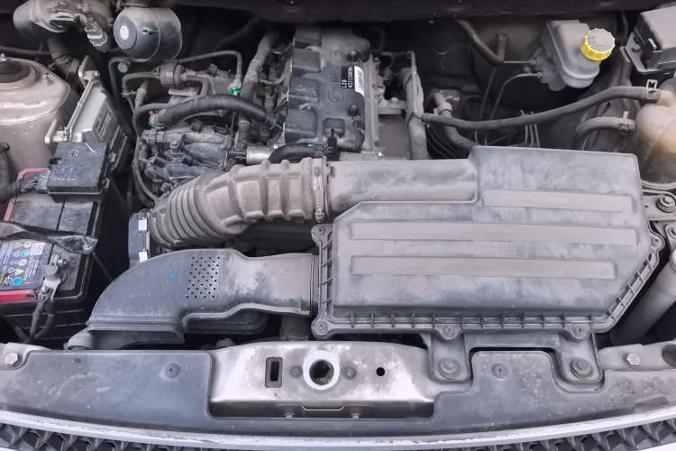 Used Wuling Rongguang V 2018 1.5L Practical Version Engine Bay