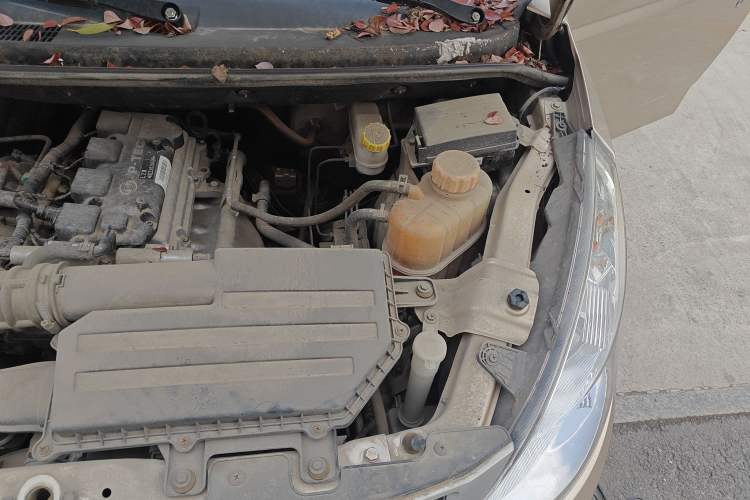Used Wuling Rongguang V 2018 1.5L Practical Version Engine Bay Left