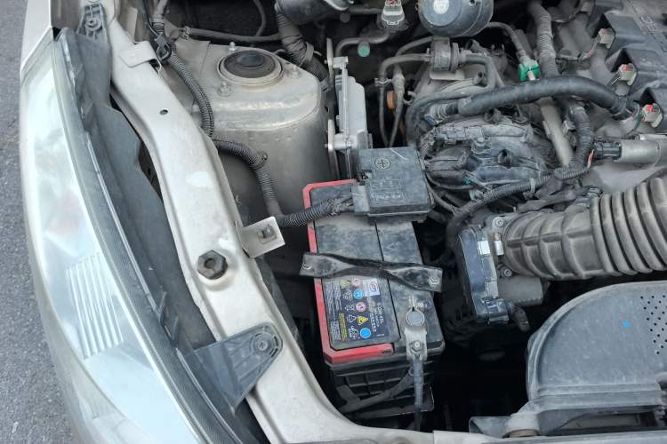 Used Wuling Rongguang V 2018 1.5L Practical Version Engine Bay Right