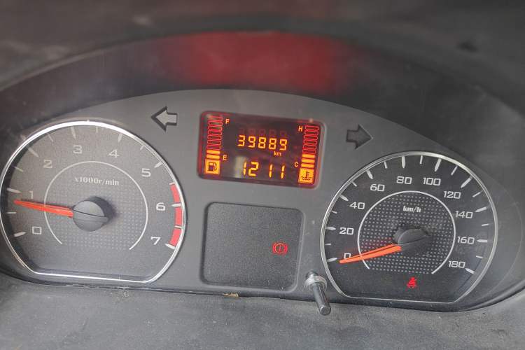 Used Wuling Rongguang V 2018 1.5L Practical Version Odometer Close Up