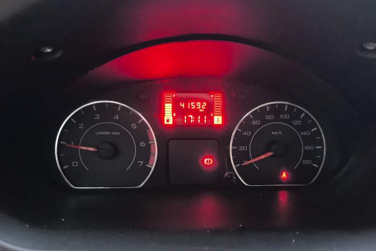 Used Wuling Rongguang V 2018 1.5L Practical Version Odometer Close Up