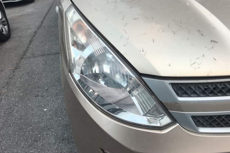 Used Wuling Rongguang V 2018 1.5L Practical Version Right Front Headlight