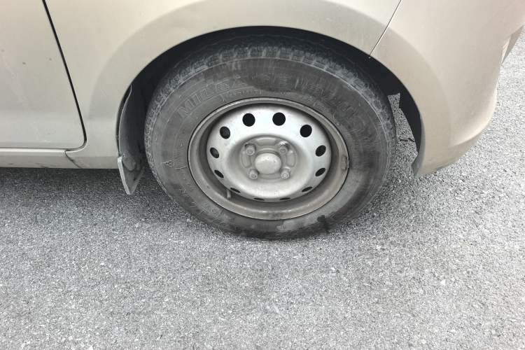 Used Wuling Rongguang V 2018 1.5L Practical Version Right Front Wheel Hub