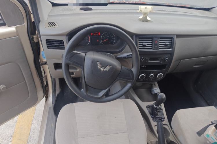Used Wuling Rongguang V 2018 1.5L Practical Version Steering Wheel