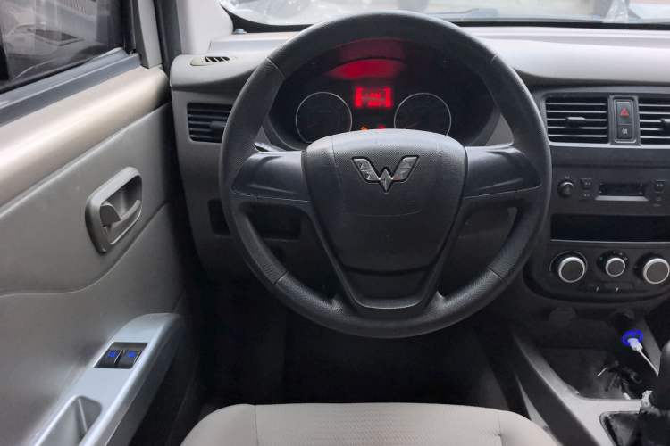 Used Wuling Rongguang V 2018 1.5L Practical Version Steering Wheel
