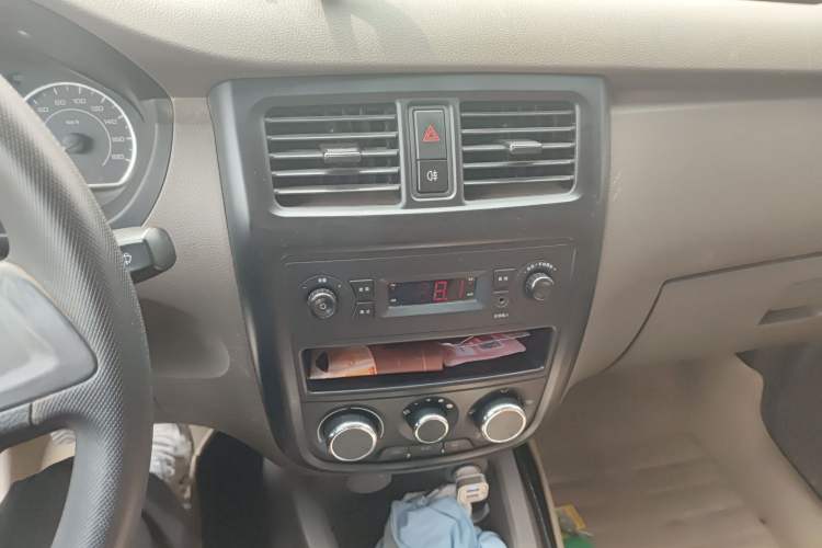 Used Wuling Rongguang V 2018 1.2L Practical Model Audio And AC Panel