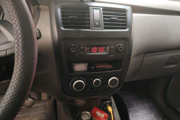 Used Wuling Rongguang V 2018 1.5L Practical Version Audio And AC Panel