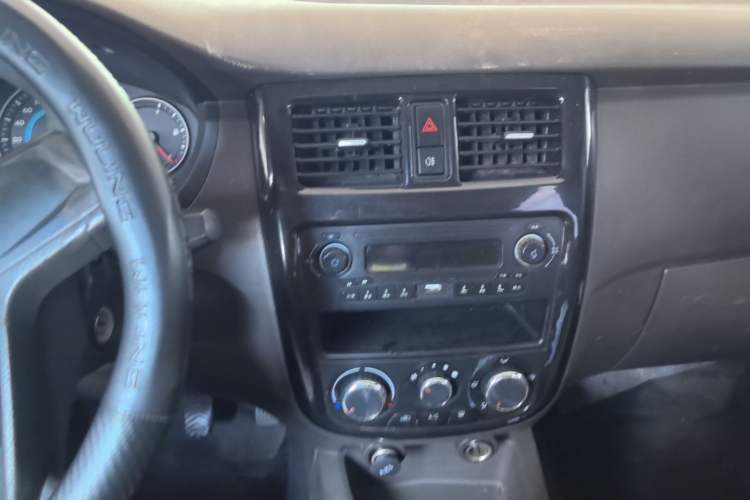Used Wuling Rongguang V 2018 1.5L Standard Version Audio And AC Panel