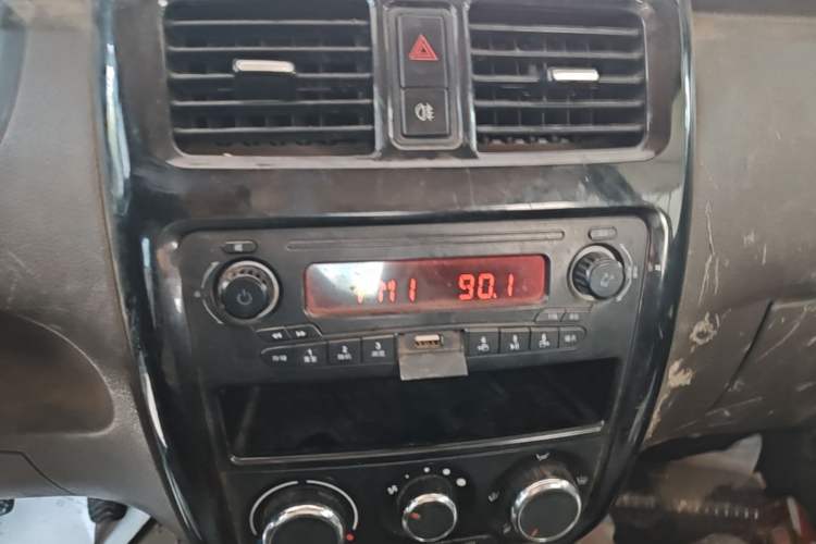 Used Wuling Rongguang V 2018 1.5L Standard Version Audio And AC Panel