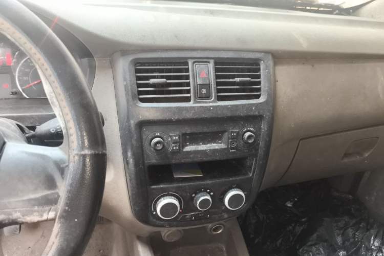 Used Wuling Rongguang V 2018 1.5L Practical Version Audio And AC Panel