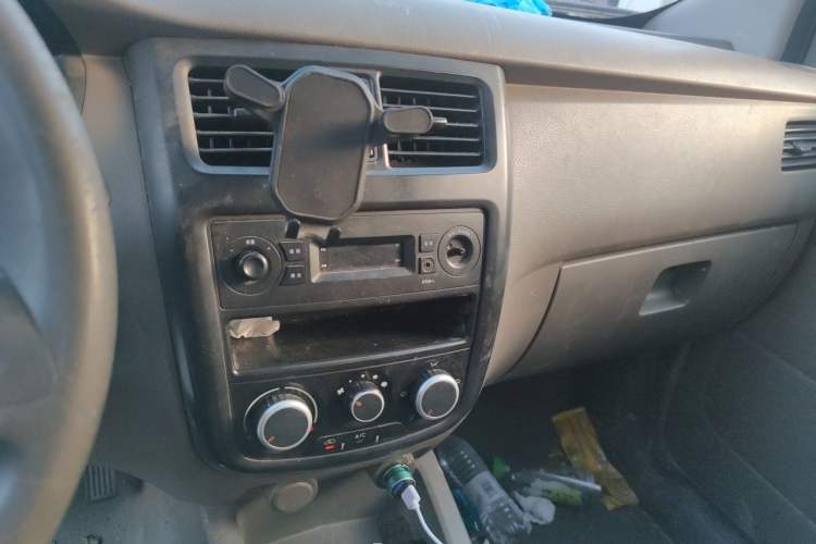 Used Wuling Rongguang V 2018 1.5L Practical Version Audio And AC Panel
