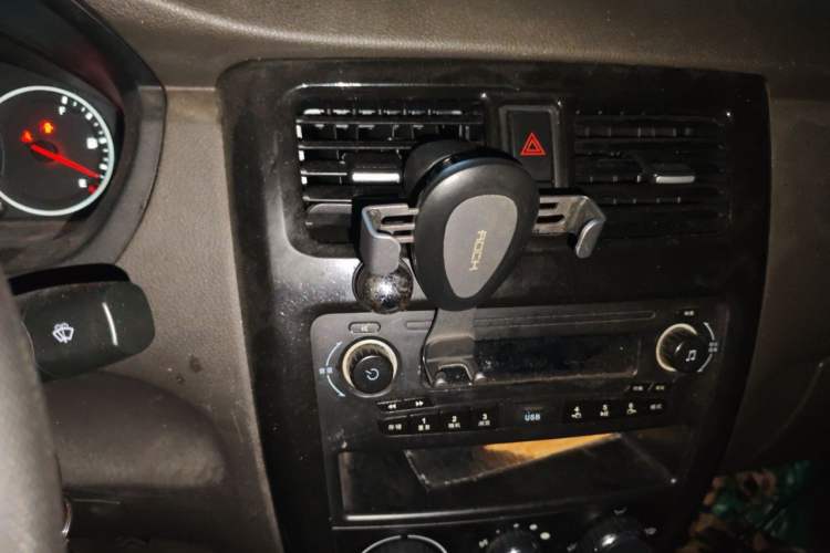 Used Wuling Rongguang V 2018 1.2L Standard Model Audio And AC Panel