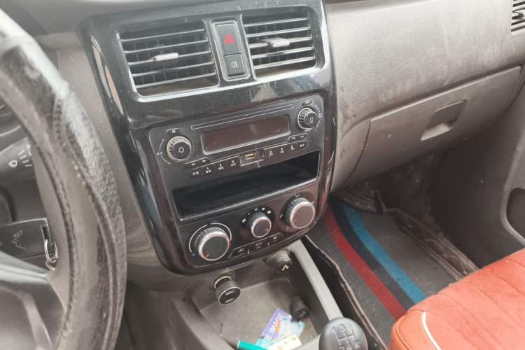 Used Wuling Rongguang V 2018 1.5L Standard Version Audio And AC Panel