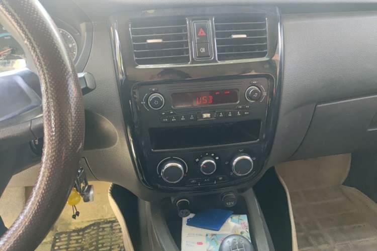 Used Wuling Rongguang V 2018 1.5L Standard Version Audio And AC Panel