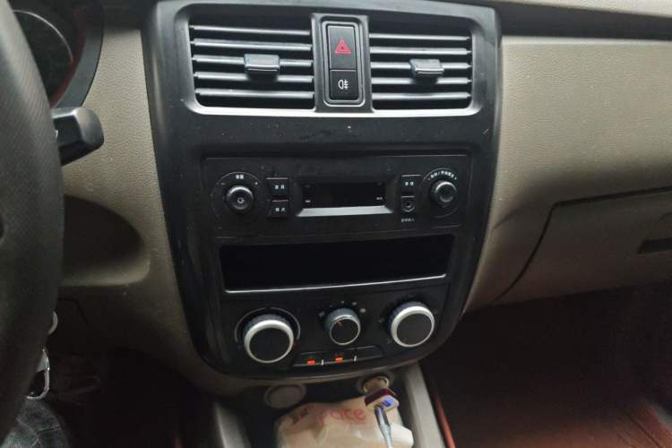 Used Wuling Rongguang V 2018 1.5L Practical Version Audio And AC Panel