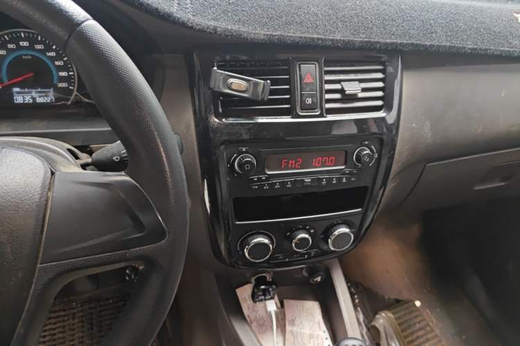 Used Wuling Rongguang V 2018 1.5L Standard Version Audio And AC Panel