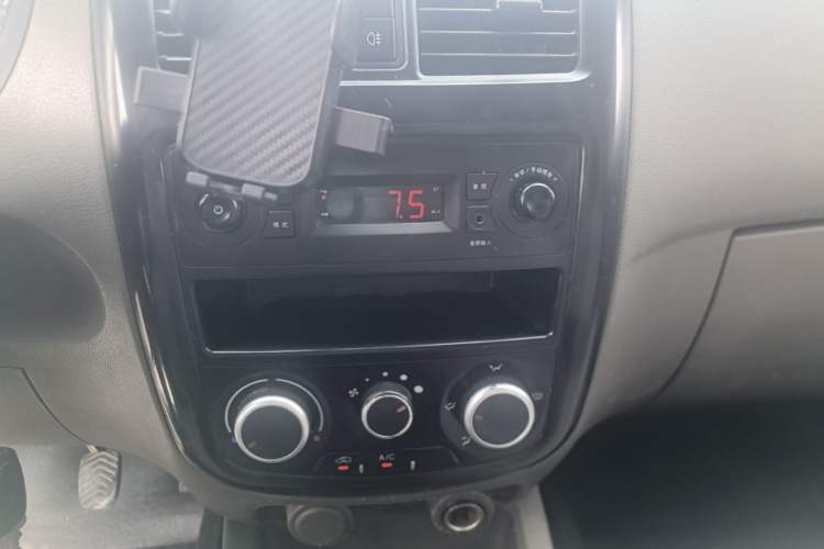 Used Wuling Rongguang V 2018 1.5L Practical Version Audio And AC Panel
