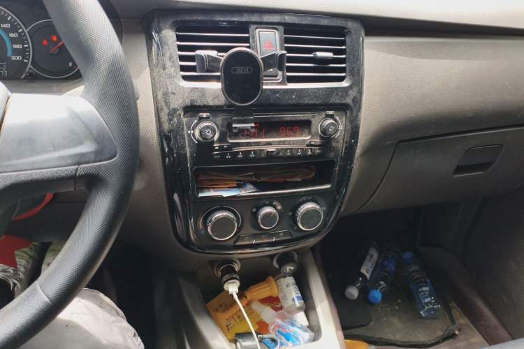 Used Wuling Rongguang V 2018 1.5L Standard Version Audio And AC Panel