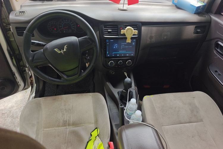 Used Wuling Rongguang V 2018 1.5L Standard Version Center Console