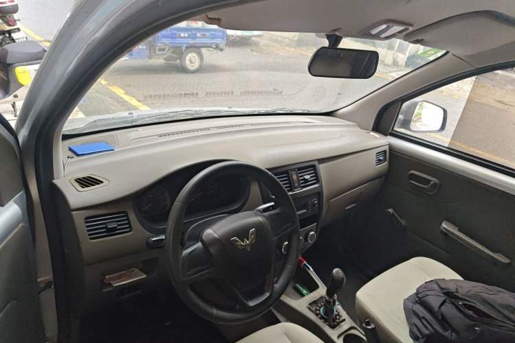 Used Wuling Rongguang V  Center Console