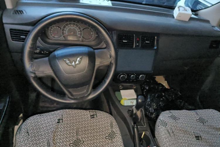 Used Wuling Rongguang V 2018 1.2L Standard Model Center Console