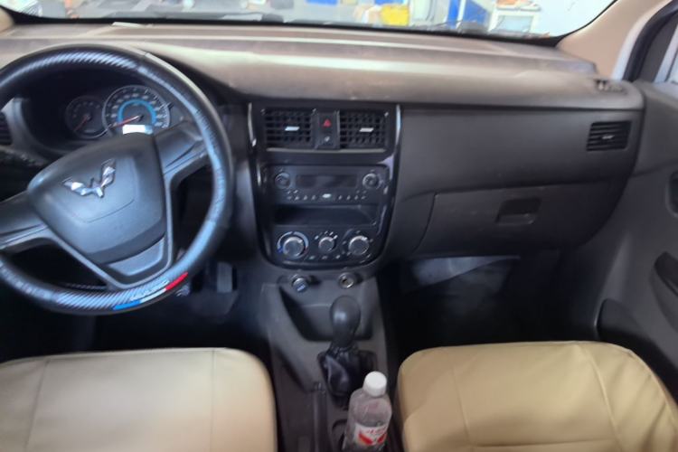 Used Wuling Rongguang V 2018 1.5L Standard Version Center Console