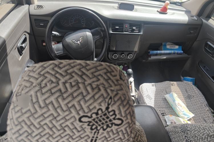 Used Wuling Rongguang V 2018 1.5L Standard Version Center Console