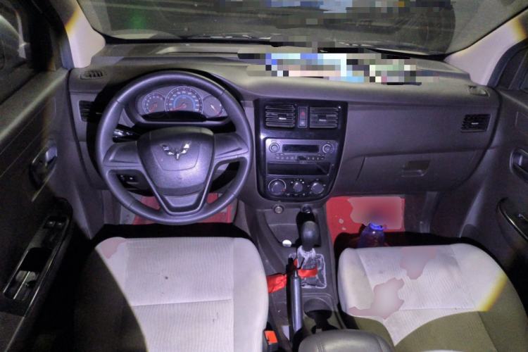 Used Wuling Rongguang V 2018 1.5L Standard Version Center Console