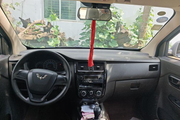 Used Wuling Rongguang V 2018 1.5L Standard Version Center Console