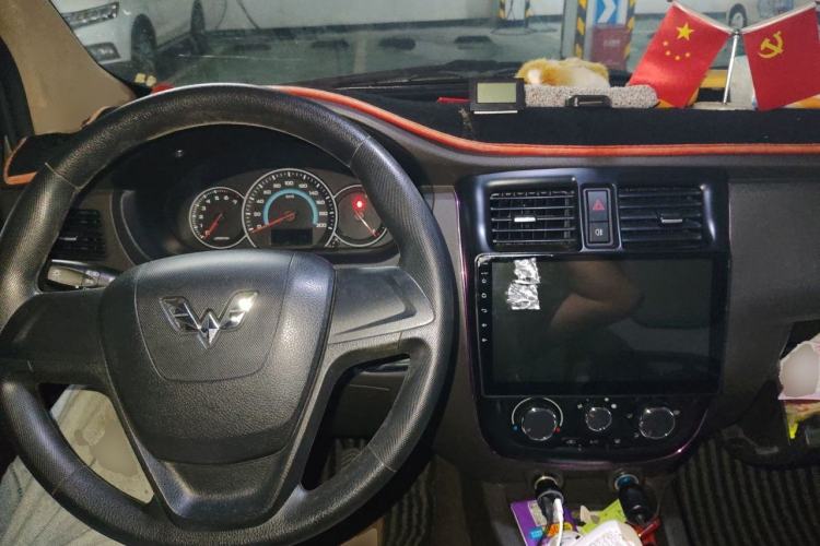Used Wuling Rongguang V 2018 1.5L Standard Version Center Console